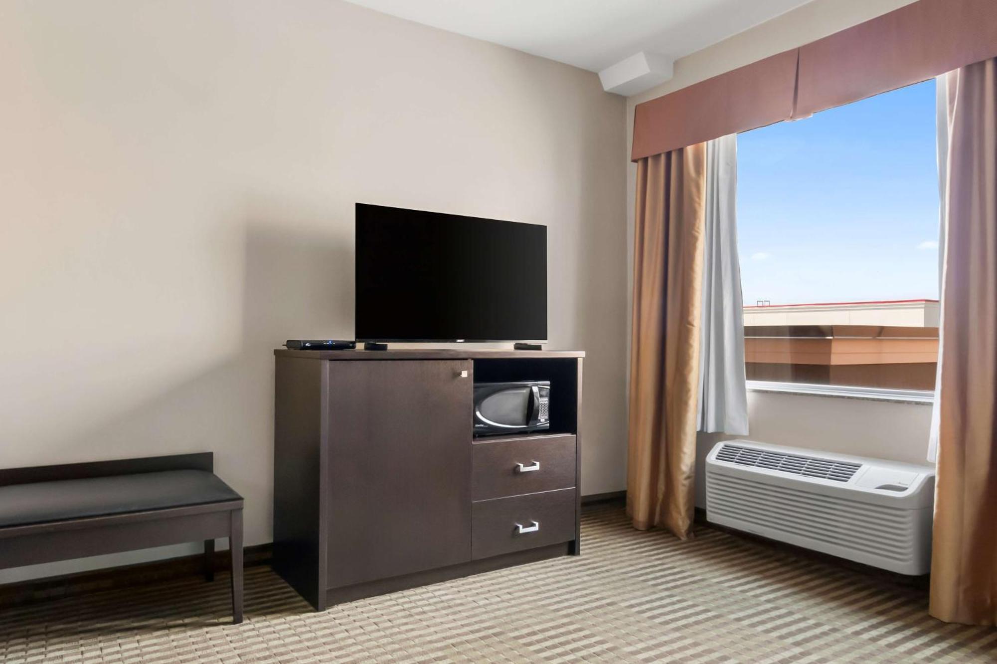 Best Western Plus Fergus Hotel Екстер'єр фото