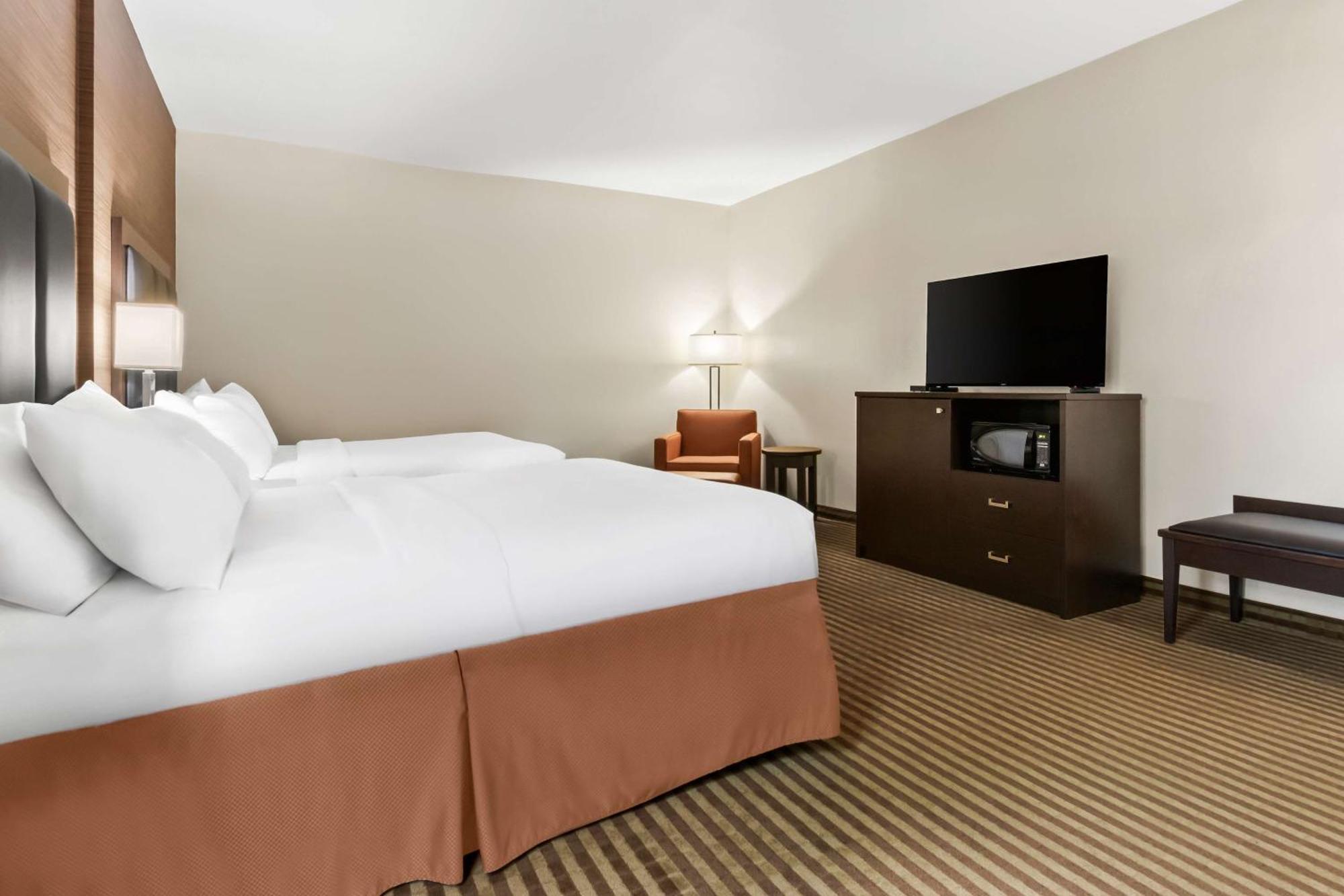 Best Western Plus Fergus Hotel Екстер'єр фото