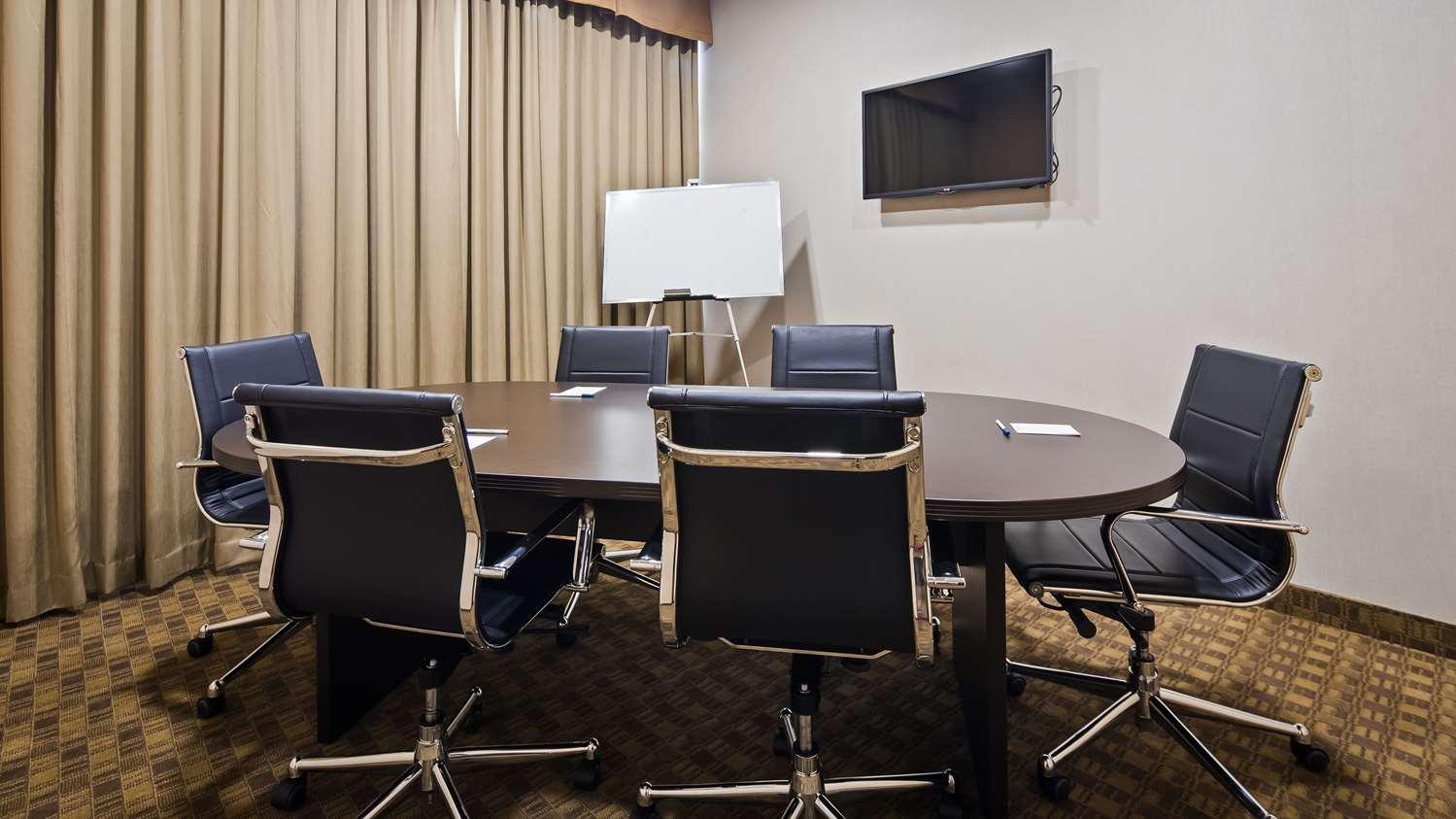 Best Western Plus Fergus Hotel Екстер'єр фото
